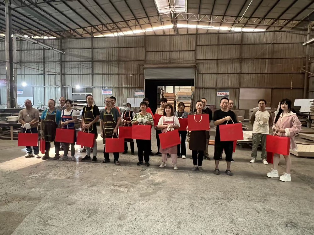 中秋国庆送温暖 情系一线聚人心——公司开展“双节”基层慰问活动